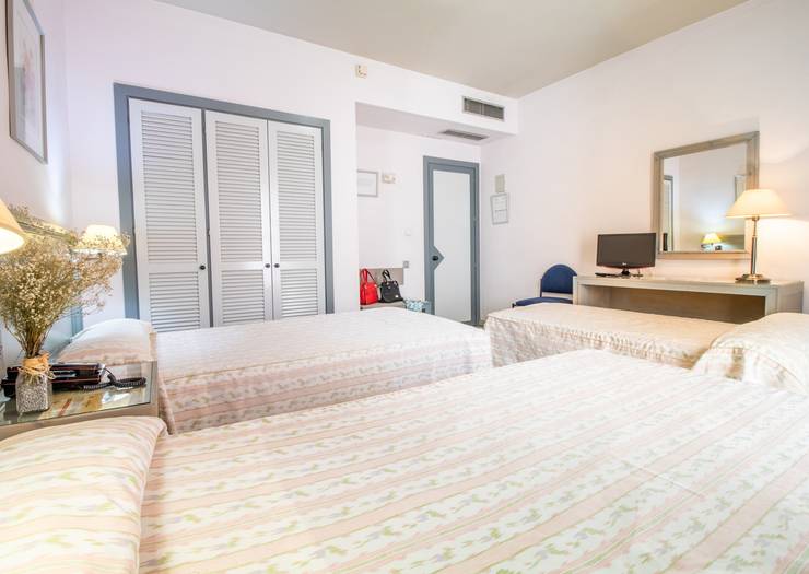 Chambre double + lit supplémentaire (2 adultes + 1 enfant) Abades Manzanil 3* Hotel Loja