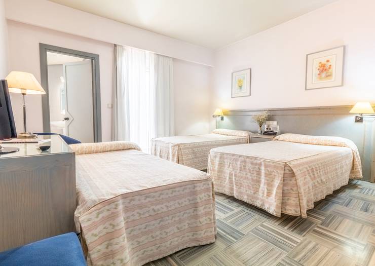 Chambre double + lit supplémentaire (2 adultes + 1 enfant) Hôtel Abades Manzanil 3* Loja