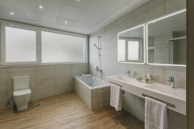 Bathroom - junior suite El Mirador 4* Hotel Loja Granada