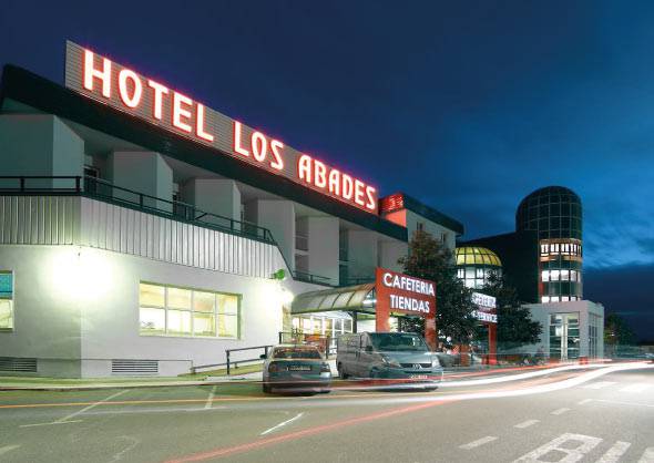 Free outdoor parking Abades Loja 3* Hotel