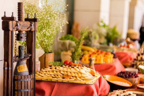 Sirviendo en boda abades guadix Hotel Abades Guadix 4*