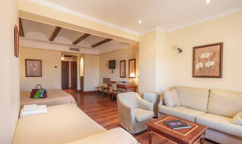 Chambre double avec lit supplémentaire (3 adultes) Hôtel Abades Guadix 4*