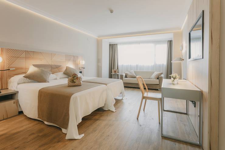 Double + extra bed (2 adults + 1 child) El Mirador 4* Hotel Loja Granada Double + extra bed (2 adults + 1 child) El Mirador 4* Hotel Loja Granada