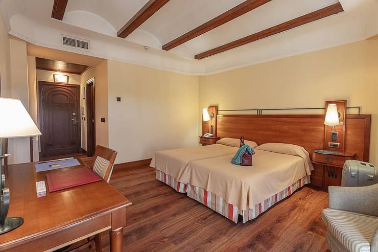 Habitación doble + cama extra (2 adultos + 1 niño) Hotel Abades Guadix 4* Habitación doble + cama extra (2 adultos + 1 niño) Hotel Abades Guadix 4*