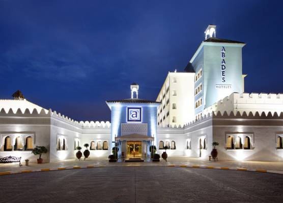 Fachada Hotel Abades Benacazón 4* en Benacazón Fachada Hotel Abades Benacazón 4* en Benacazón