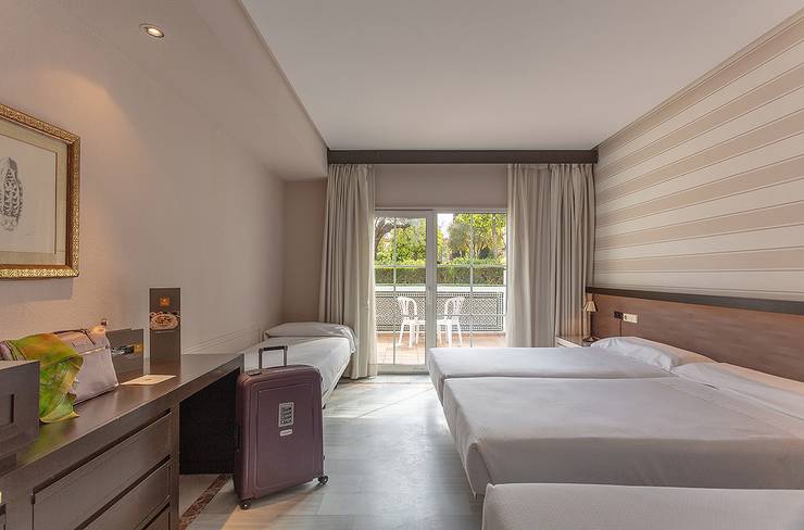 Habitación doble + cama extra (3 adultos) hotel abades benacazón 4* Habitación doble + cama extra (3 adultos) hotel abades benacazón 4*