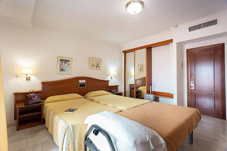 Double room plus extra bed (2 adult + 1 child) Abades Loja 3* Hotel