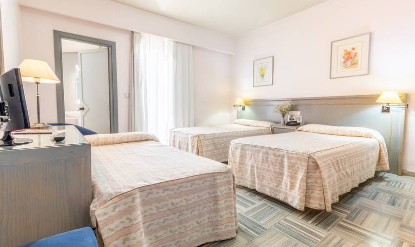 Chambre double + lit supplémentaire (2 adultes + 1 enfant) Hôtel Abades Manzanil 3* Loja