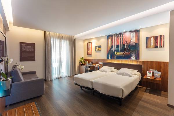 Chambre double avec lit supplémentaire (2 adultes + 1 enfant) Hôtel Abades Recogidas 4* en Grenade