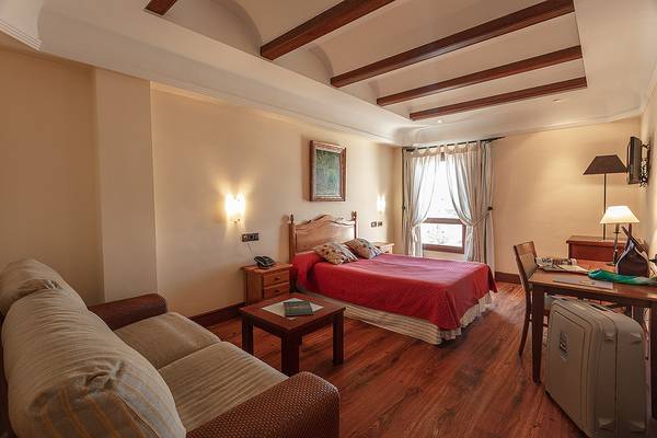 Chambre double avec lit supplémentaire (2 adultes + 1 enfant) Hôtel Abades Guadix 4* en Guadix