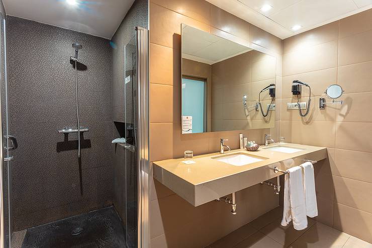 Double room plus extra bed (2 adult + 1 child) Abades Recogidas 4* Hotel Granada Double room plus extra bed (2 adult + 1 child) Abades Recogidas 4* Hotel Granada