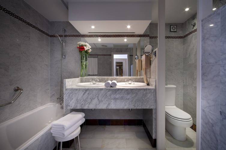 Bathroom Abades Benacazón 4* Hotel