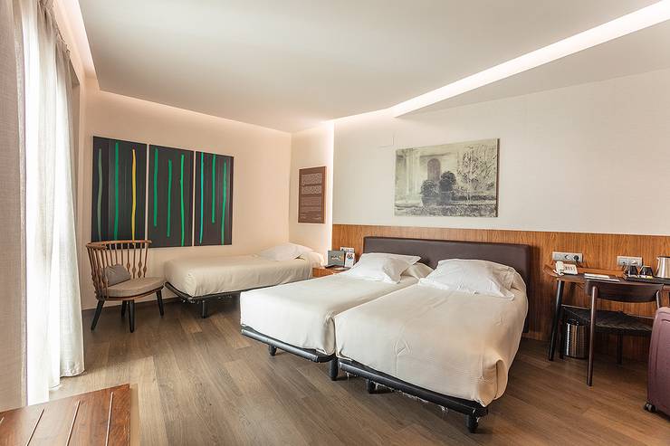 Double room plus extra bed (2 adult + 1 child) Abades Recogidas 4* Hotel Granada Double room plus extra bed (2 adult + 1 child) Abades Recogidas 4* Hotel Granada