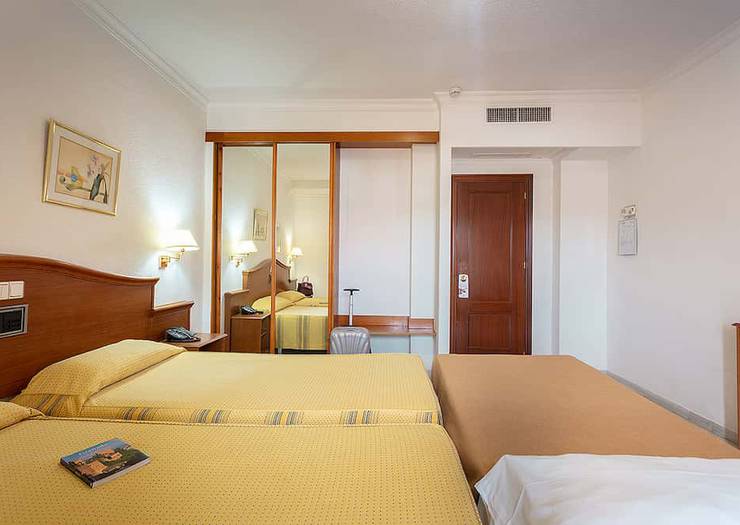 Duplo + cama extra (2 adultos + 1 criança) Hotel Abades Loja 3*