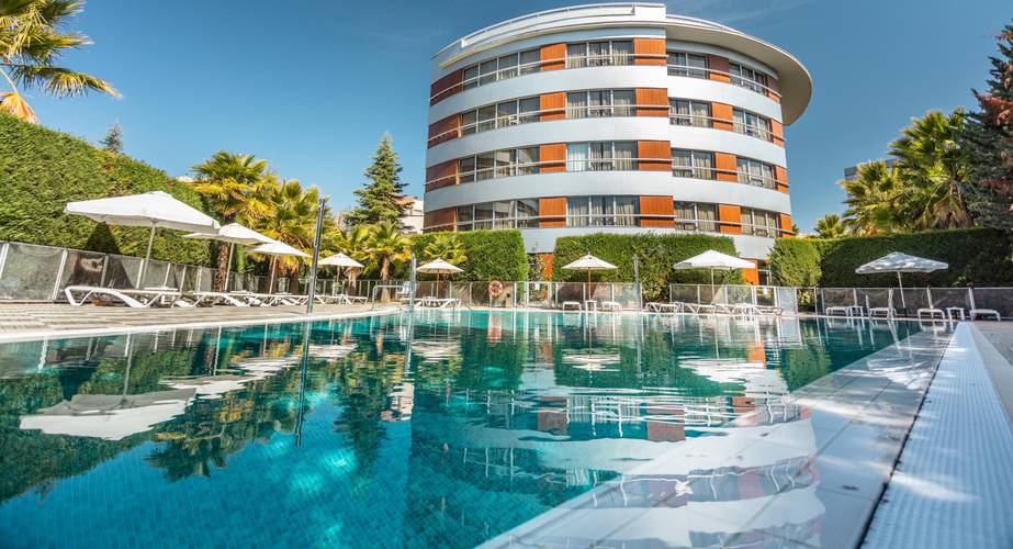 Outdoor swimming pool Abades Nevada Palace 4* Hotel Granada