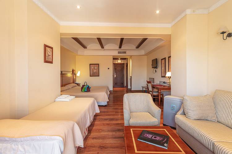 Habitación doble + cama extra (3 adultos) hotel abades guadix 4* Habitación doble + cama extra (3 adultos) hotel abades guadix 4*
