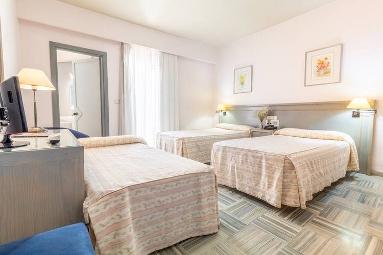 Habitación doble + cama extra (2 adultos + 1 niño) Hotel Abades Manzanil 3* Loja