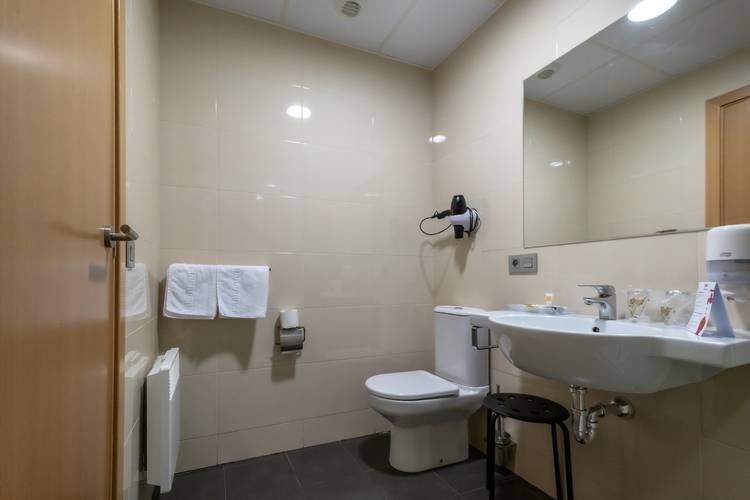 Habitación doble Hotel Abades Vía Norte 3* Miranda de Ebro Habitación doble Hotel Abades Vía Norte 3* Miranda de Ebro
