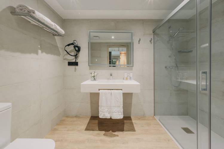 Bathroom - junior suite El Mirador 4* Hotel Loja