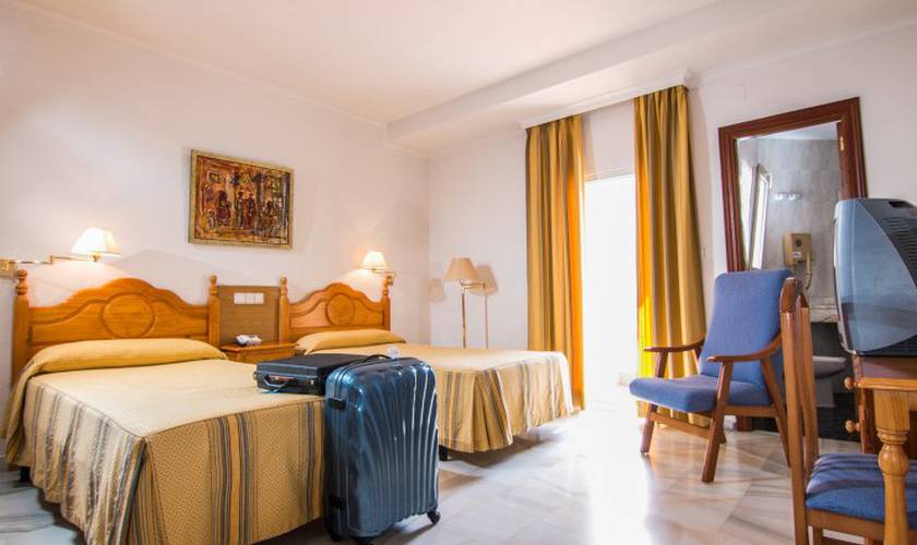 Chambre double avec lit supplémentaire (3 adultes) Hôtel Abades Loja 3*