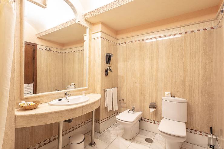 Habitación doble + cama extra (3 adultos) Hotel Abades Guadix 4* Habitación doble + cama extra (3 adultos) Hotel Abades Guadix 4*