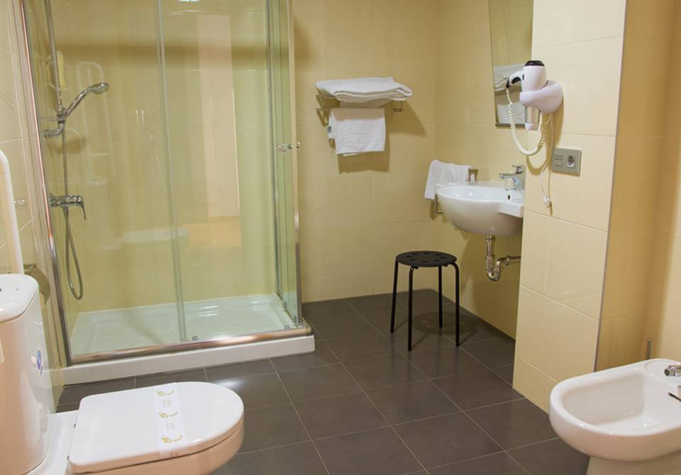 Bathroom abades vía norte 3* hotel miranda del ebro Bathroom abades vía norte 3* hotel miranda del ebro