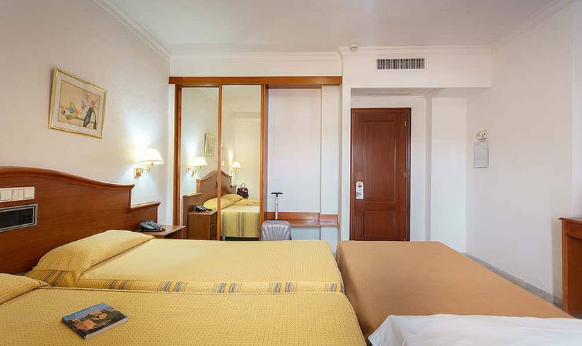 Double room plus extra bed (2 adult + 1 child) Abades Loja 3* Hotel