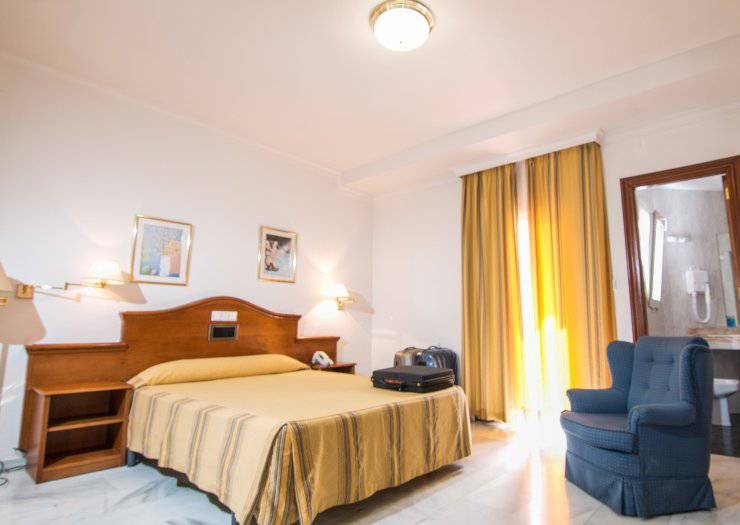 Habitación Doble Uso Individual Hotel Abades Loja 3* Loja Habitación Doble Uso Individual Hotel Abades Loja 3* Loja