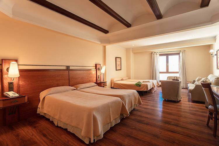 Habitación doble + cama extra (3 adultos) hotel abades guadix 4* Habitación doble + cama extra (3 adultos) hotel abades guadix 4*