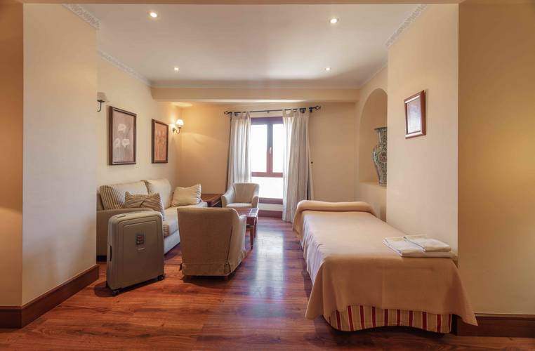 Habitación doble + cama extra (3 adultos) Hotel Abades Guadix 4*
