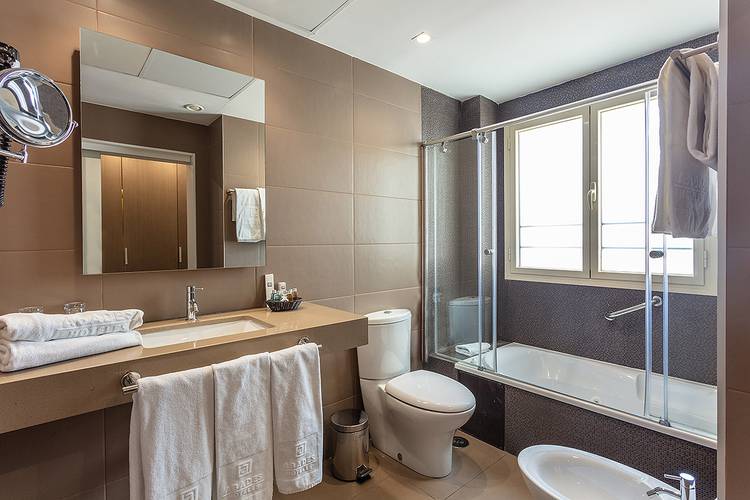 Double room plus extra bed (2 adult + 1 child) Abades Recogidas 4* Hotel Granada Double room plus extra bed (2 adult + 1 child) Abades Recogidas 4* Hotel Granada