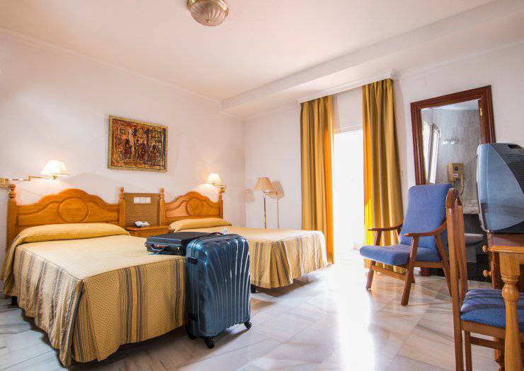 Chambre double avec lit supplémentaire (3 adultes) Hôtel Abades Loja 3*