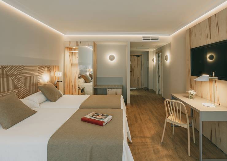 Habitación doble + cama extra (3 adultos) Hotel El Mirador 4* Loja Granada