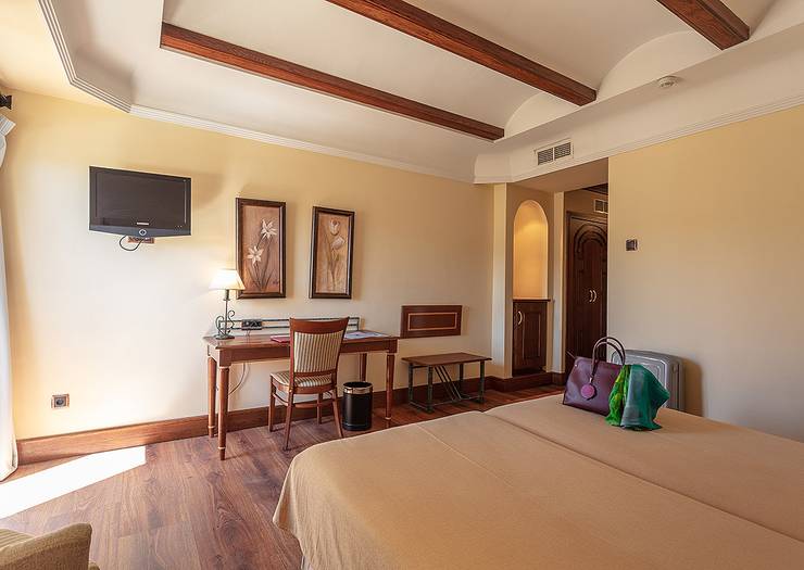 Doppelzimmer + zustellbett (2 erwachsene + 1 kind) Abades Guadix 4* Hotel
