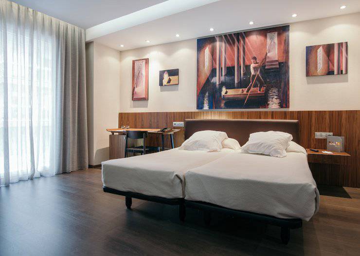 Habitación Doble + Cama Extra (2 Adultos + 1 Niño) Hotel Abades Recogidas 4* Granada Habitación Doble + Cama Extra (2 Adultos + 1 Niño) Hotel Abades Recogidas 4* Granada