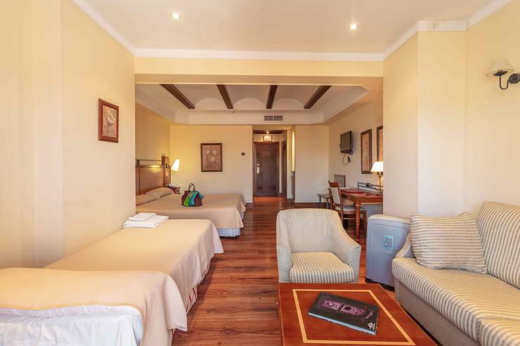 Habitación doble + cama extra (3 adultos) Hotel Abades Guadix 4* Habitación doble + cama extra (3 adultos) Hotel Abades Guadix 4*