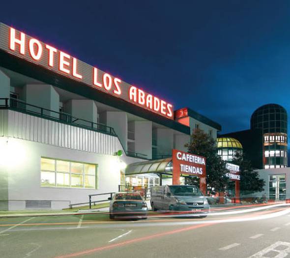 Free outdoor parking Abades Loja 3* Hotel