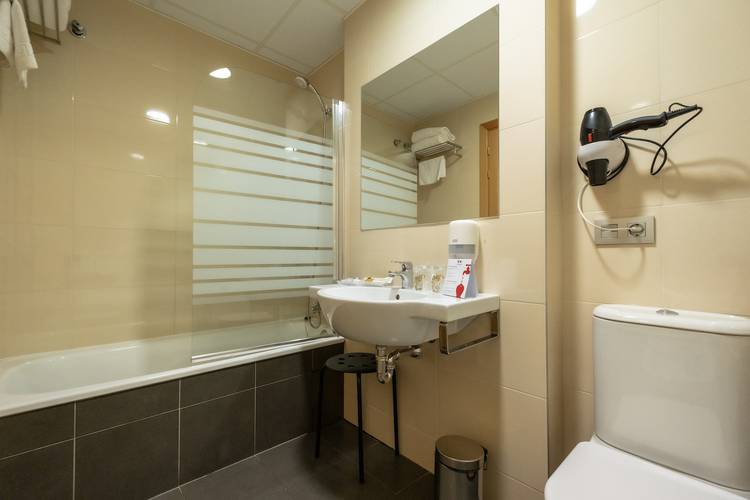 Habitación doble Hotel Abades Vía Norte 3* Miranda de Ebro Habitación doble Hotel Abades Vía Norte 3* Miranda de Ebro