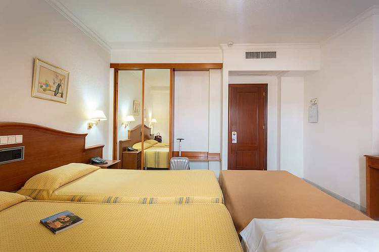 Double room plus extra bed (2 adult + 1 child) Abades Loja 3* Hotel Double room plus extra bed (2 adult + 1 child) Abades Loja 3* Hotel