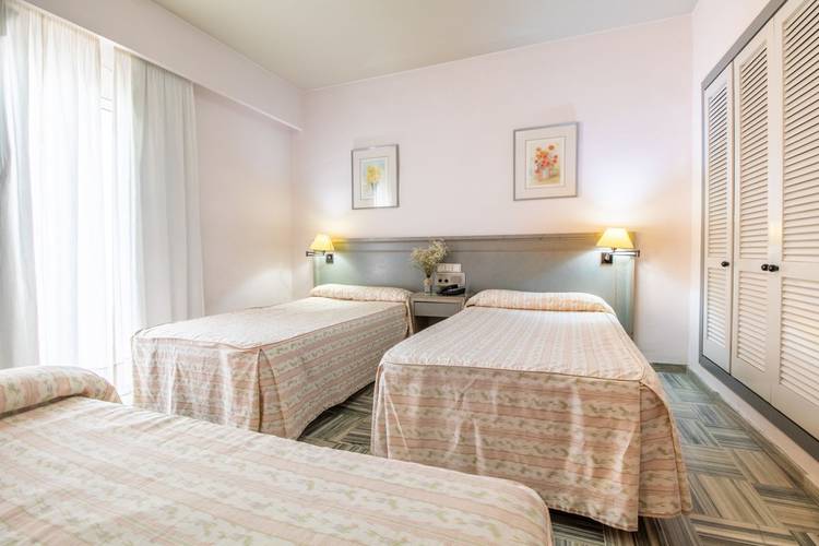 Habitación doble + cama extra (3 adultos) Hotel Abades Manzanil 3* Loja Habitación doble + cama extra (3 adultos) Hotel Abades Manzanil 3* Loja