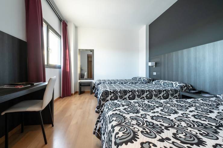 Quarto duplo + cama extra Hotel Abades Vía Norte 3* Miranda de Ebro Quarto duplo + cama extra Hotel Abades Vía Norte 3* Miranda de Ebro