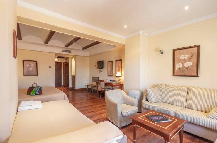 Habitación doble + cama extra (3 adultos) Hotel Abades Guadix 4* Habitación doble + cama extra (3 adultos) Hotel Abades Guadix 4*