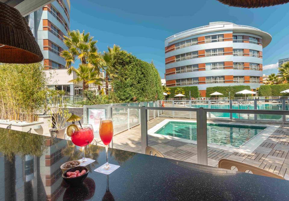 Bar piscina Abades Nevada Palace 4* Hotel Granada Bar piscina Abades Nevada Palace 4* Hotel Granada