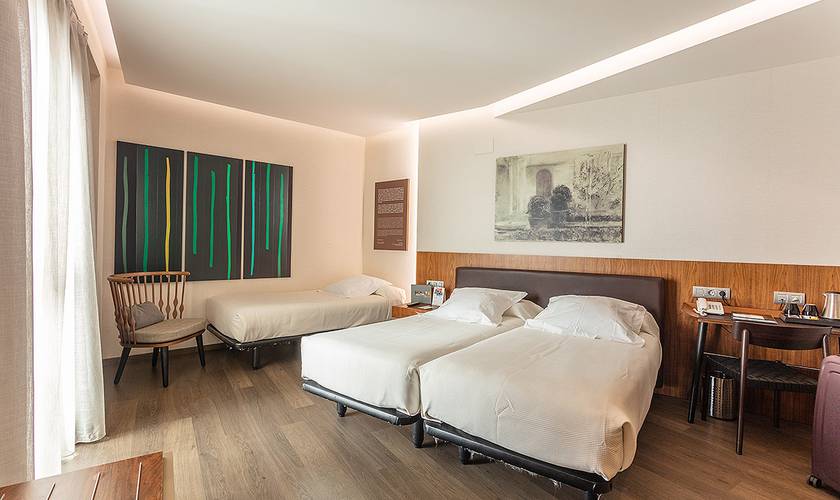 Habitación doble + cama extra (2 adultos + 1 niño) Hotel Abades Recogidas 4* Granada