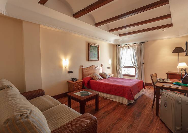 Chambre double avec lit supplémentaire (2 adultes + 1 enfant) Hôtel Abades Guadix 4*