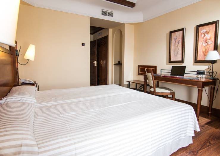 Quarto duplo uso individual Hotel Abades Guadix 4*