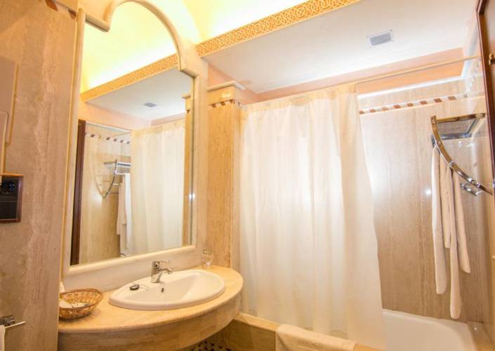 Habitación Doble Uso Individual Hotel Abades Guadix 4* Guadix Habitación Doble Uso Individual Hotel Abades Guadix 4* Guadix