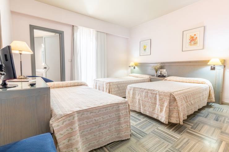 Habitación doble con cama extra (adulto) Abades Manzanil 3* Hotel Loja