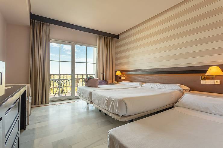 Habitación doble + cama extra (3 adultos) hotel abades benacazón 4* Habitación doble + cama extra (3 adultos) hotel abades benacazón 4*