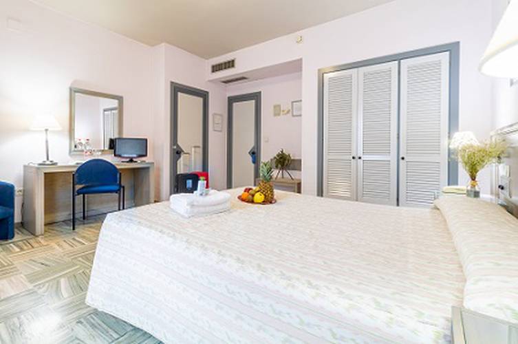 Habitación familiar Hotel Abades Manzanil 3* Loja Habitación familiar Hotel Abades Manzanil 3* Loja